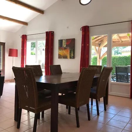 Prázdninový dům In With Golf And Pool