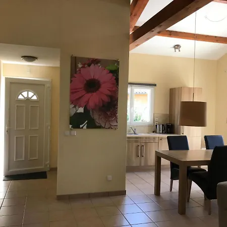 Prázdninový dům In With Golf And Pool