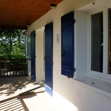 Сasa de vacaciones In With Golf And Pool Les Forges (Deux-Sevres)