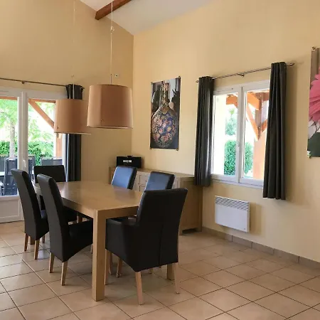 In With Golf And Pool Prázdninový dům