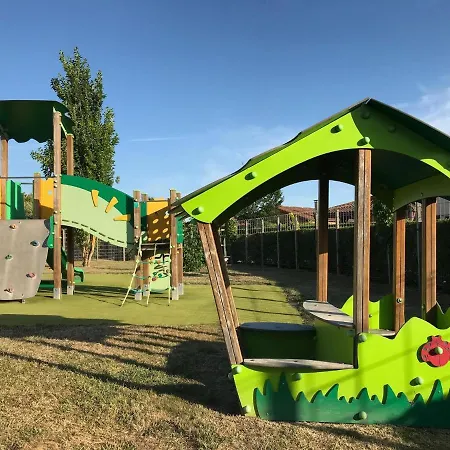 Prázdninový dům In With Golf And Pool *