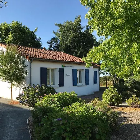 Сasa de vacaciones In With Golf And Pool *