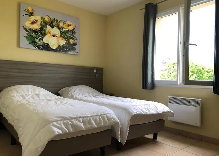 In With Golf And Pool Сasa de vacaciones