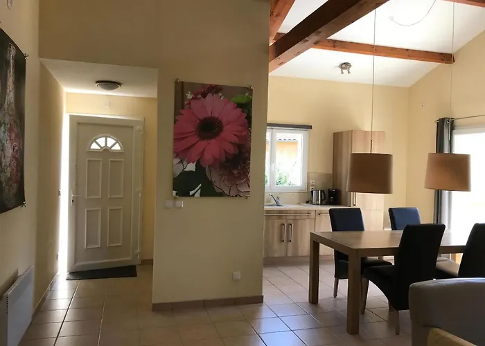 Сasa de vacaciones In With Golf And Pool