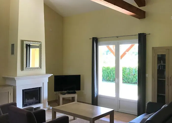 Сasa de vacaciones In With Golf And Pool Les Forges (Deux-Sevres)