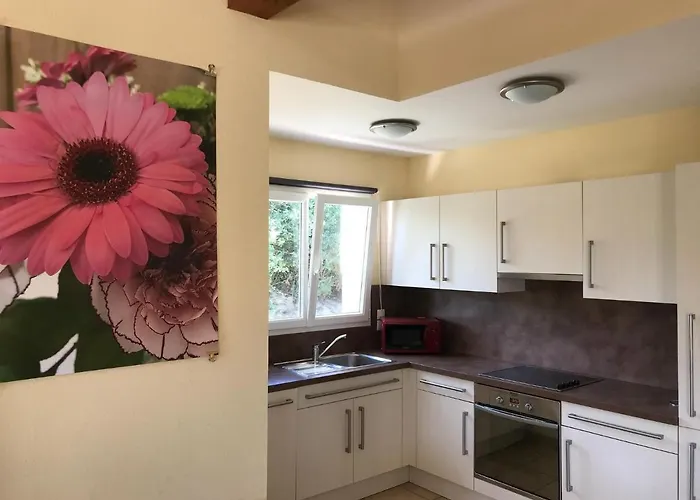 Сasa de vacaciones In With Golf And Pool Les Forges (Deux-Sevres)