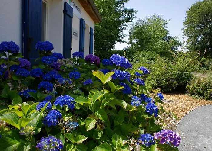 In With Golf And Pool Сasa de vacaciones