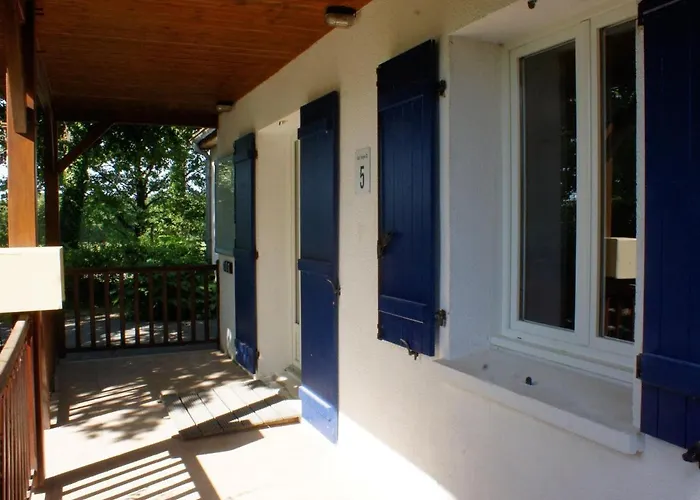 Сasa de vacaciones In With Golf And Pool Les Forges (Deux-Sevres)