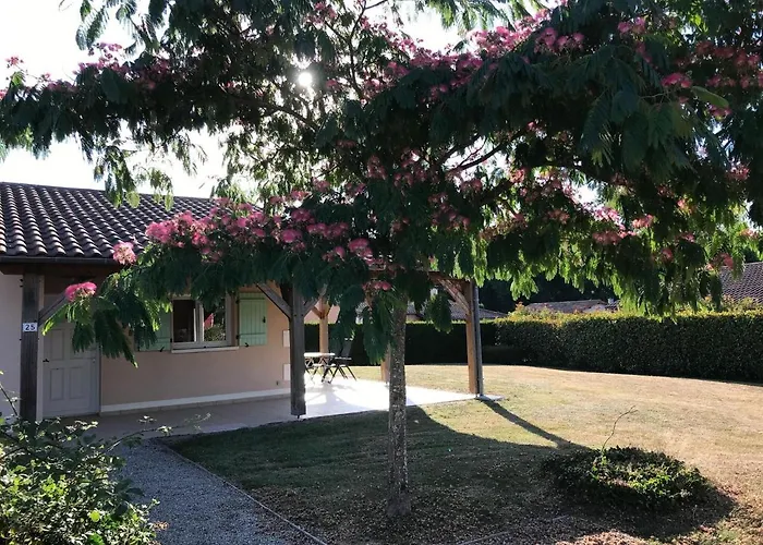 In With Golf And Pool Сasa de vacaciones