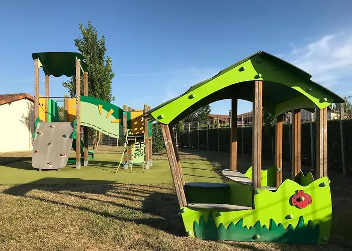 Сasa de vacaciones In With Golf And Pool *