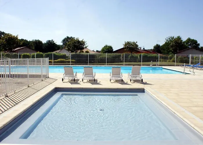 In With Golf And Pool Сasa de vacaciones Les Forges (Deux-Sevres)