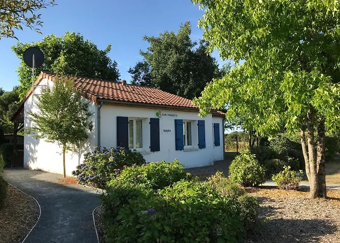 Сasa de vacaciones In With Golf And Pool *