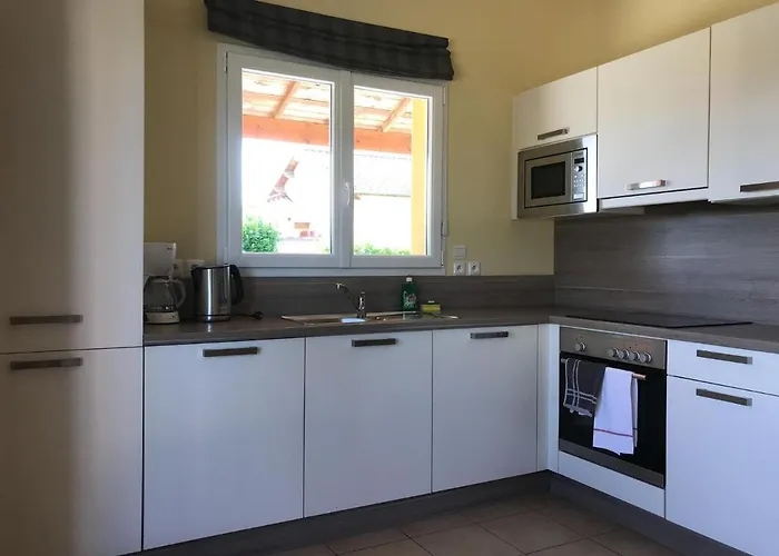 In With Golf And Pool Сasa de vacaciones *